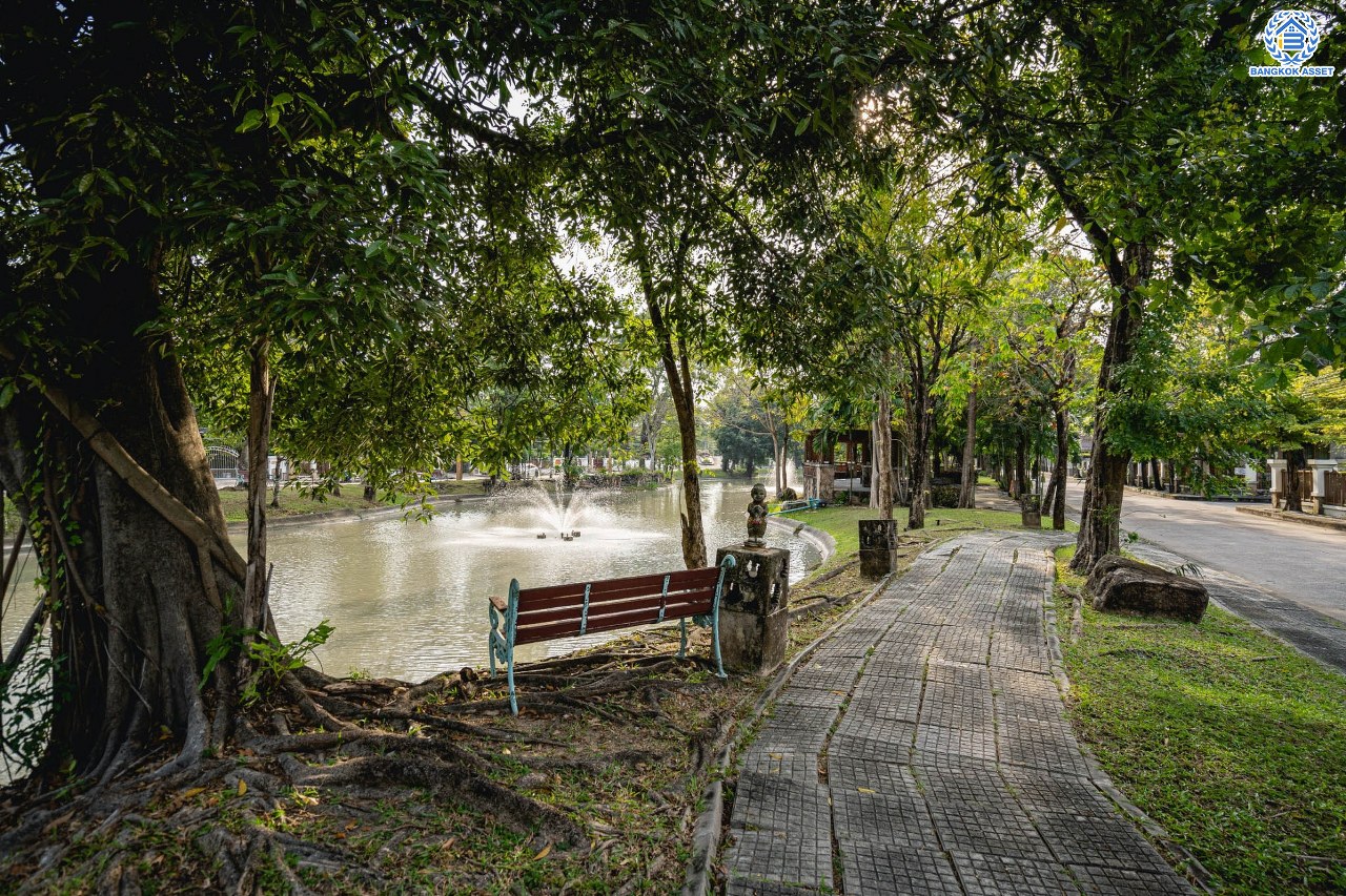 บ้านมือสองตกแต่งใหม่ โครงการ ลัดดารมย์ เพชรเกษม69 ตกแต่งหรูหราดีไซน์สุด Classic วิวสวนสาธารณะ ใกล้ส่วนกลาง บนเนื้อที่ 173.5 ตร.ว. ฟังก์ชันจัดเต็ม 4 ห้องนอน 4 ห้องน้ำ 1 ห้องอเนกประสงค์ 1 ห้องแม่บ้าน จอดรถได้ถึง 2 คัน บนทำเลศักยภาพ เชื่อมต่อหลายเส้นทาง ใกล้เดอะมอลล์บางแค จุดขึ้นทางด่วน "กาญจนาภิเษก" และรถไฟฟ้าสายสีน้ำเงิน "สถานีหลักสอง"